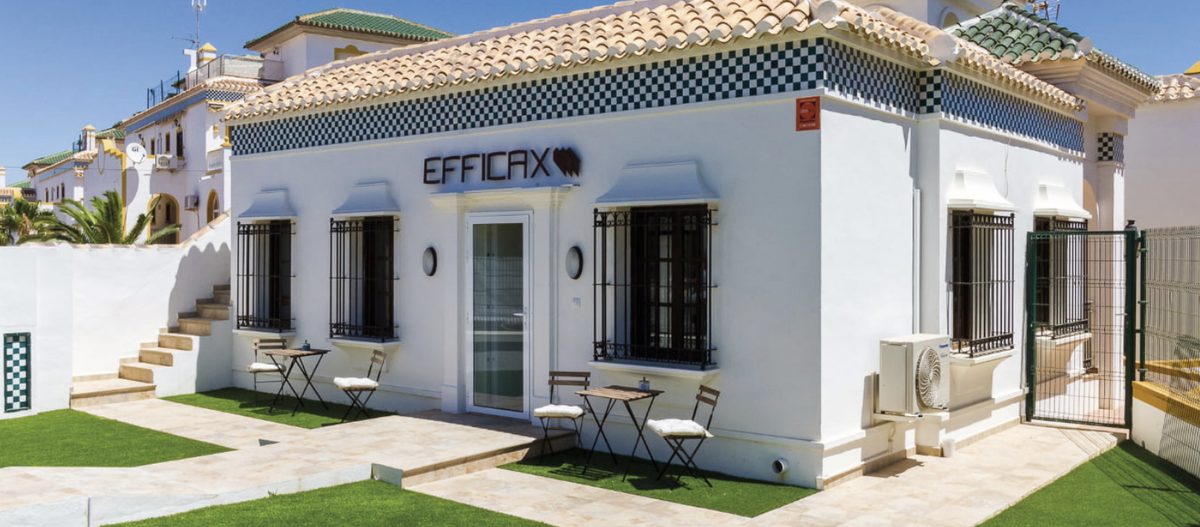Офис агентства недвижимости Efficax Costa Blanca SL в Торревьехе, C. Geraneos 48 — покупка, оценка и продажа недвижимости на Коста-Бланке