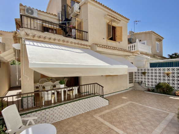 4 bedroom house for sale in Torreblanca, near la mata beach