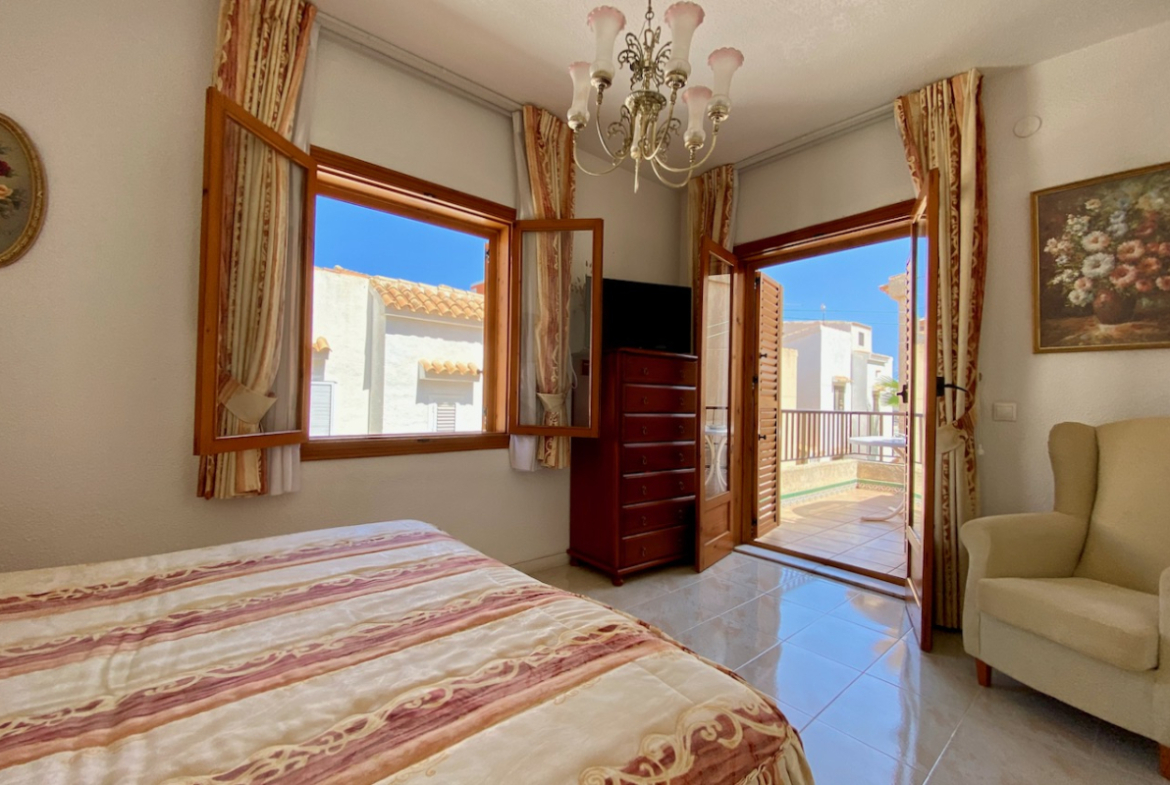 Недвижимость в Испании: дом с 4 спальнями в Торре Ла Мата — всего в 700 м от пляжа Ла Мата, Торревьеха, Аликанте, Испания, 2025 год.