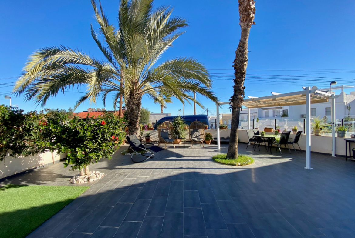 House for Sale in Torrevieja with Sea View | 3 Bed, 2 Bath Near La Mata Beach, Alicante, Spain