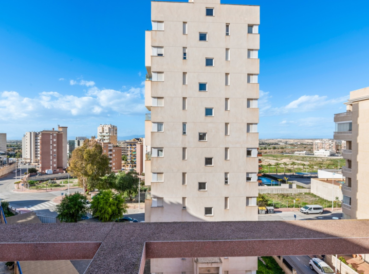 Meta Description (≤ 160 Zeichen): Voll möblierte 2-Zimmer-Wohnung mit 2 Bädern und Garage in Guardamar del Segura, nur 15 Minuten zu Fuß zum Strand. Ideal als Ferienwohnung oder Dauerwohnsitz.